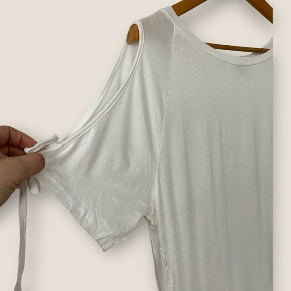 Magazine White Cold Shoulder Top - Picture 5 of 9